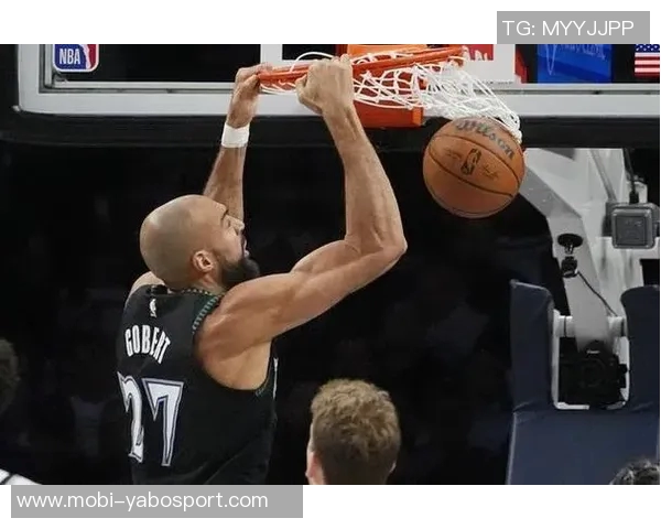 戈贝尔表现平平仅得6分8篮板球队失利显得毫无存在感