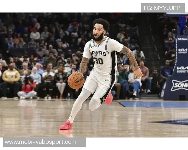 克尼佩尔三分球命中率高达533成为出手30次球员中的最佳射手